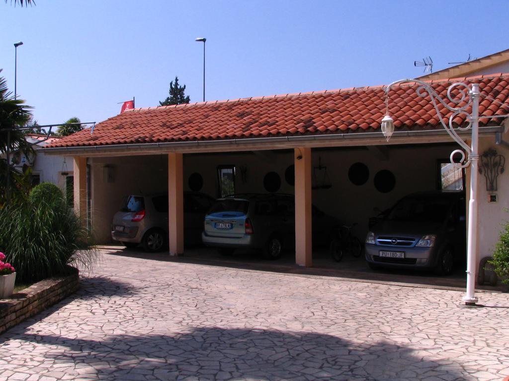 Apartments Nela Poreč Exterior foto